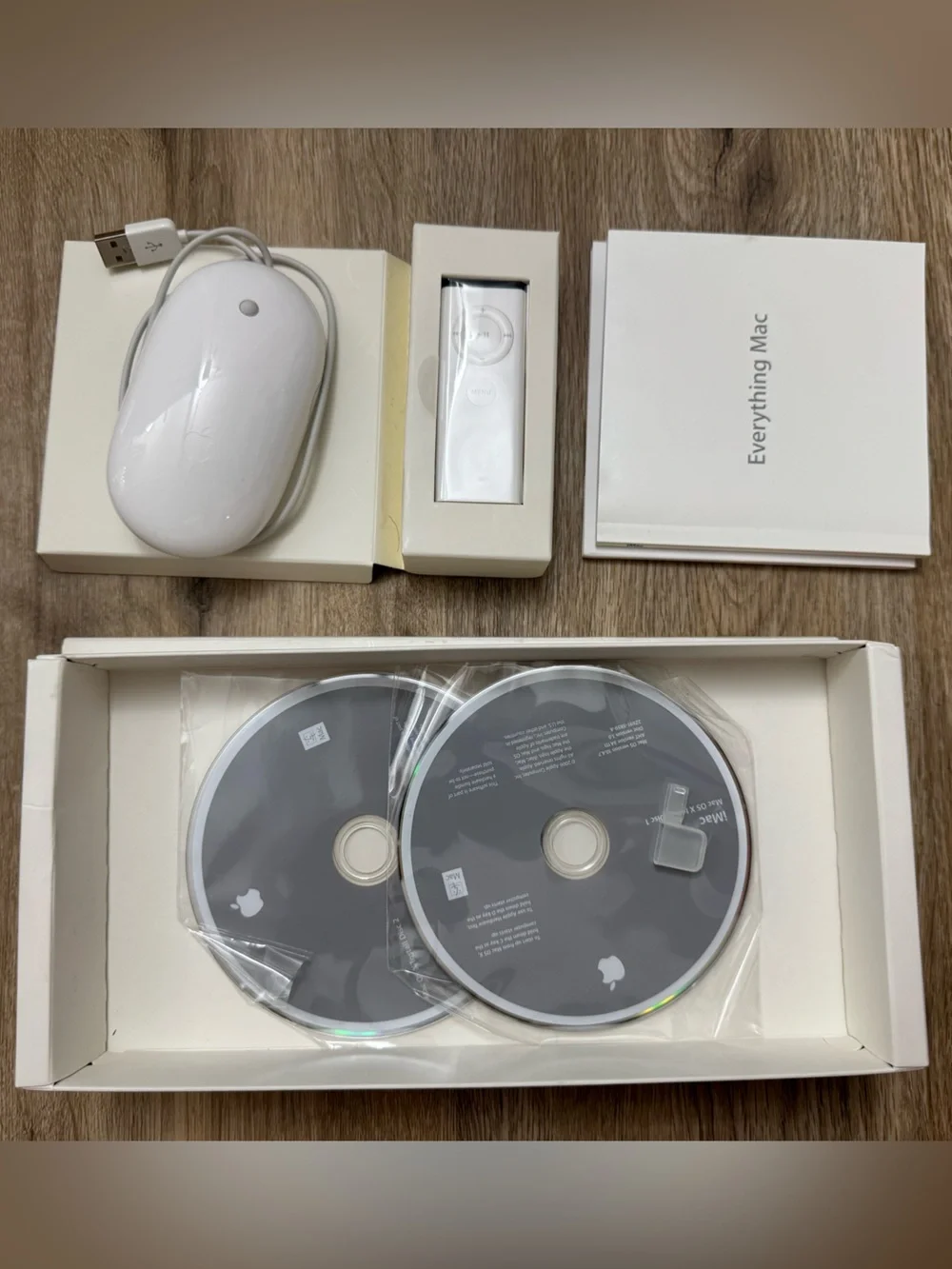 Apple A1152 Mighty Mouse Wired USB Optical Mouse Scroll Wheel 4-Button White